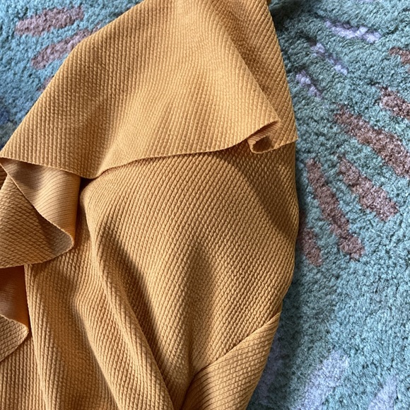 Bathing suit. NWT. Adorable Cupshe yellow , front ruffle & adjustable straps. - Picture 9 of 13